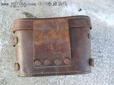 二戰(zhàn)日軍13年式望遠鏡牛皮盒子 一件戰(zhàn)爭記憶中的工藝古董